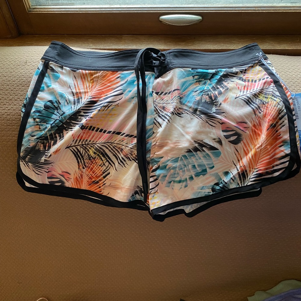 Kyodan board shorts size XL